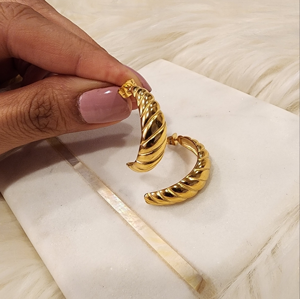 New 18k Gold Dome Earrings!